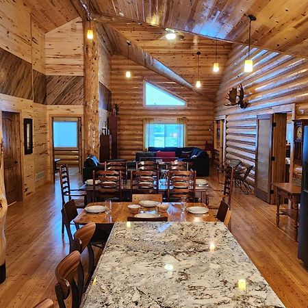 Beargrass Lodging & Rv Resort Hungry Horse Екстер'єр фото
