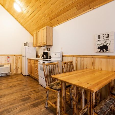 Beargrass Lodging & Rv Resort Hungry Horse Екстер'єр фото