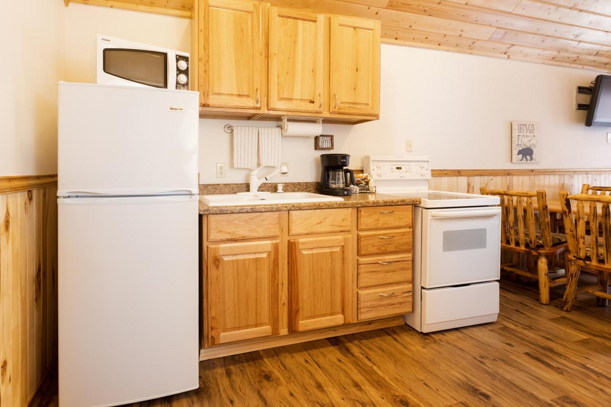 Beargrass Lodging & Rv Resort Hungry Horse Екстер'єр фото